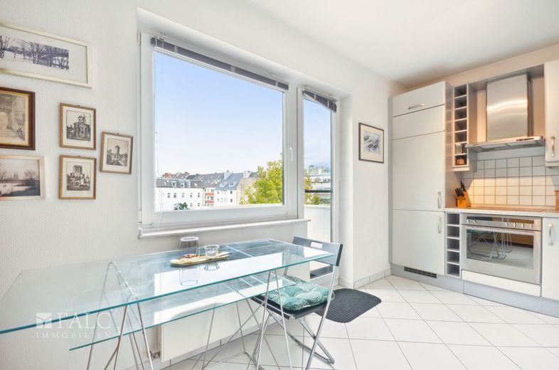 Gepflegte Wohnung mit zwei Balkonen! – Küche