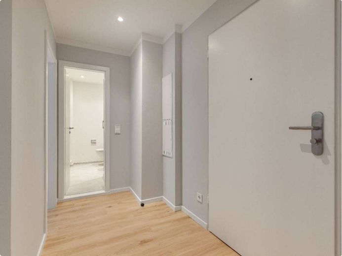 53 m²’de eksiksiz konfor paketi: Ankastre mutfaklı, balkonlu ve otoparklı 2 odalı daire – Flur