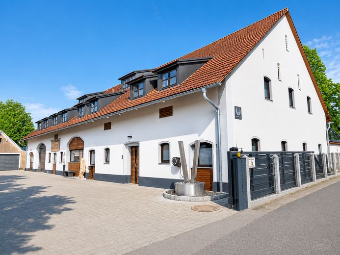 RENDITEOBJEKT* PERFEKT SANIERT* 6 EINHEITEN* nur 1.950.000€* – MIT GEWERBEFLÄCHE