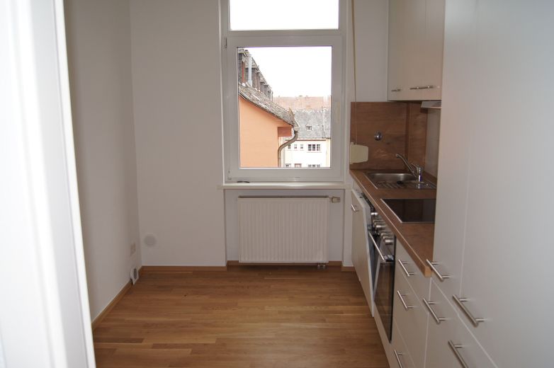 Mieszkanie 3-pokojowe z zabudowaną kuchnią w stylowej kamienicy *** Balkon od strony południowo-zachodniej od 2027 roku – Küche