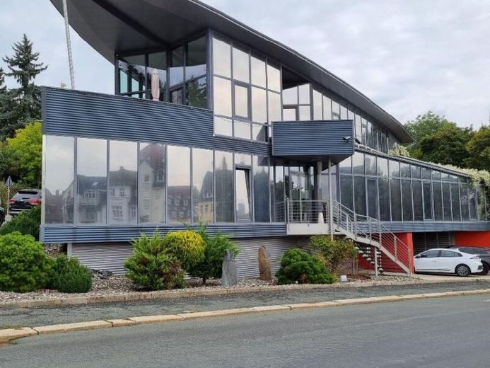 Obiekt komercyjny w Plauen: nowoczesny budynek gabinetowy na obszarze mieszanym – rok budowy ok. 2000 – pow. użytk. ok. 400 m² – działka 1.480 m² – Zdjęcie 1