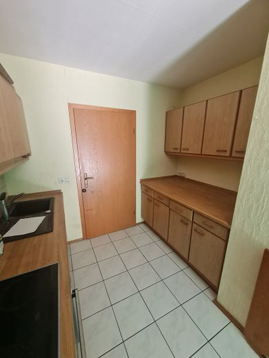 Helle 4-Zimmer-Wohnung mit Balkon & Einbauküche in Stutensee – Küche