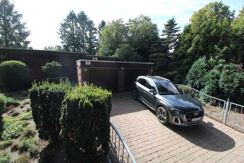 Individueller Flachdach-Bungalow mit Doppelgarage &amp; Parkähnlichem Grundstück in Schiffdorf-Sellstedt – 3 - Doppelgarage