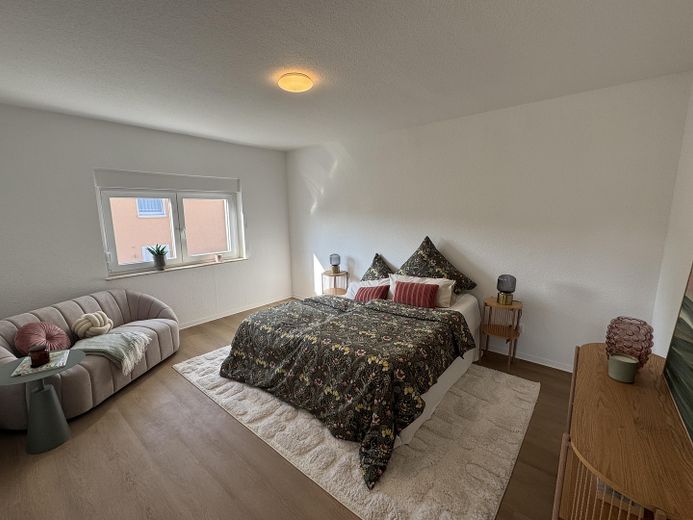 Modernisierte Doppelhaushälfte mit großem Garten & Terrasse – sofort bezugsfrei – 1.OG Schlafzimmer