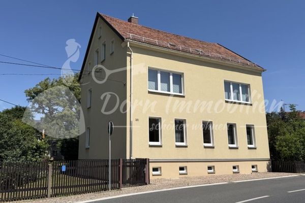 Viel Platz für die Familie: Zweifamilienhaus in Stenn im Verkauf