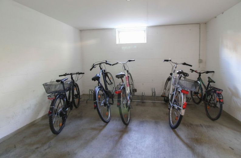 Schwerin (Pampow) yakınında ışıkla dolu 3 odalı daire | EBK ve park yeri – Fahrradkeller