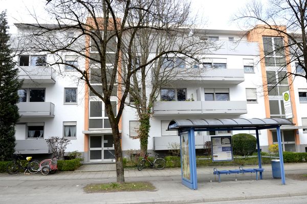 Günstige Miete, großzügige Räume gewerblich nutzbar in Solln, Aidenbachstrasse
