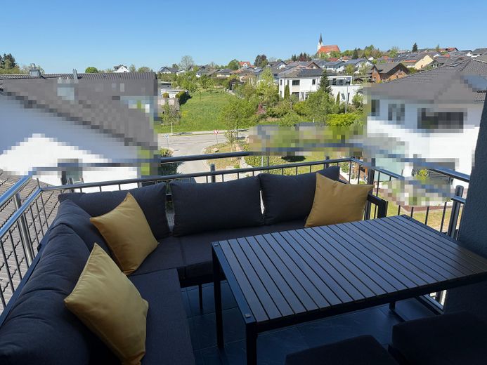 ETW mit gehobener Ausstattung und Fernblick in beliebtem Wohnviertel von Hengersberg – Fernblick Balkon