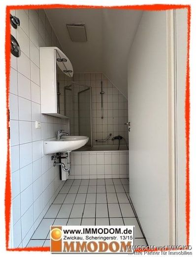 2-Zimmer-Dachgeschoss-Maisonetten-Wohnung mit BALKON und EINBAUKÜCHE mitten im Herzen von Zwickau – Bad