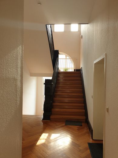 Attraktive Dachgeschosswohnung in charmanter Stadtvilla – Foto 1