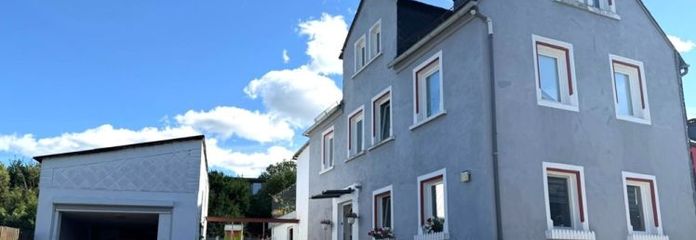 Einfamilienhaus in Selbitz – Garten, Terrasse, Kamin und Garage auf 441 m² Grundstück