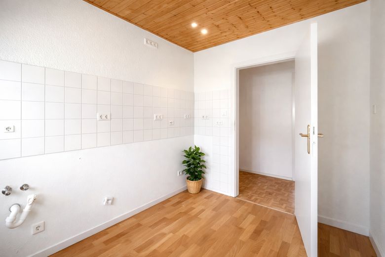 Jobcenter– deine neue Wohnung ist fertig! Job Center–Your new apartment is ready for you to move in! – Küche
