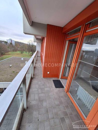 4 Zi.Whg., möbliert, 2 Balkone, erstklassige Lage,  barrierefrei, 4 OG 2 Bäder, modernisiere Whg. im Schillerteichcenter mit Sauna und Schwimmbad. – de442cb06b563ef12518a655d0ee4668b70caae6.jpg