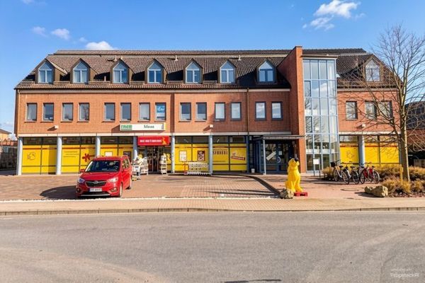 98.97 m² modern office in Waren | Bathroom with shower | Fitted kitchen | Tourist activity | In the heart of Mecklenburg-Western Pomerania