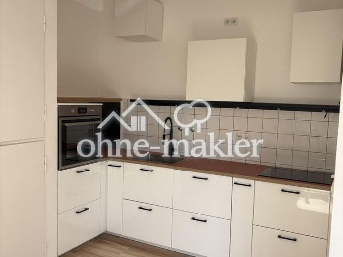Gemütliche 2-Zimmer-Wohnung mit moderner Wohnküche & weißem Wannenbad – ruhig zum Innenhof – Foto 1