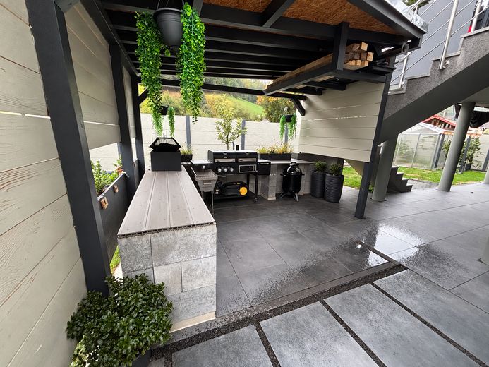 Modernes Zweifamilienhaus mit Einliegerwohnung in Elzach-Oberprechtal – Sommerküche