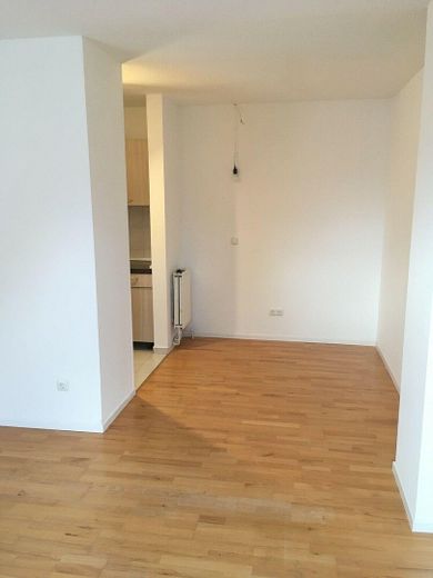 Senza provvigione: appartamento maisonette di 3,5 locali a Lüneburg (105m² di superficie abitabile), pompa di calore, balcone esposto a sud, posto auto – Ess- und Wohnzimmer