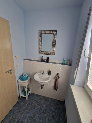 Starannie zaprojektowana nieruchomość z najwyższym komfortem mieszkania i wymarzonym ogrodem w idyllicznym otoczeniu – Photo 22