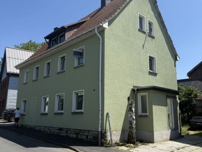 Sale by bidding process: 3-unit house with development potential in Hennef-Uckerath – Foto 1