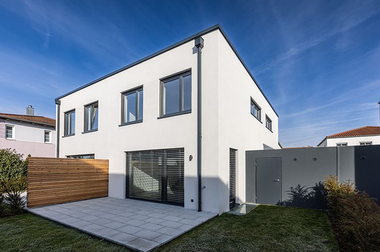 Stilvolle Neubau-DHH / Jetzt letzte Einheit sichern – Garten