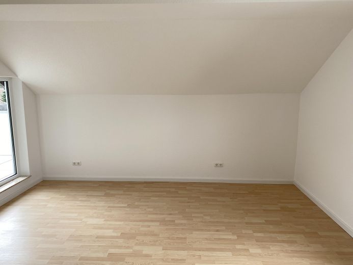 Wunderschöne 4,5-Zimmer-Maisonette-Wohnung in allerbester Lage von Rödermark OR – DG Zimmer 2