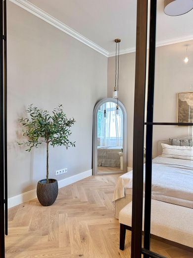 Zeitlose Eleganz trifft auf modernen Komfort - Sanierte 3 Zimmerwohnung am Schloss Charlottenburg – Schlafbereich