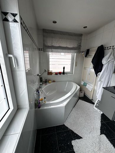 Einfamilienhaus mit Einliegerwohnung und viel Platz (Nutzfläche), 6 Zimmer, Bad Dürkheim – Badezimmer