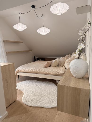 Exklusive neuwertige Traumwohnung: Klimatisiert, voll möbeliert - – Haupt-Schlafzimmer