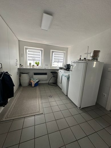Mały dom jednorodzinny, ogród, taras, garaże, powierzchnie użytkowe odpowiednie także dla drobnej działalności gospodarczej – Foto 15