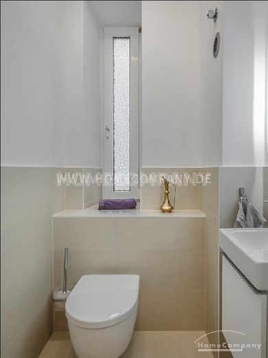 Kernsanierte und hochwertig möblierte 4-Zimmer-Wohnung mit Balkon – 7901df545a0d4f1073a3829259bb222d44148cc3.jpg