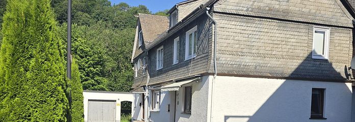 Historisches Fachwerkhaus mit drei Eigentumswohnungen – Vorderansicht