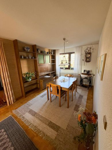 Esszimmer mit Durchreiche