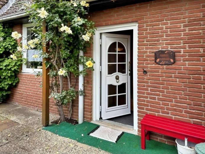 Barsinghausen in Deisternähe: Doppelhaushälfte mit ca. 5 Zimmern – Wohnen über versetzte Ebenen – Foto 1