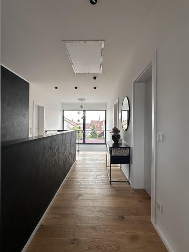 Modernes Traumhaus mit Pool - großzügiges Wohnen in Steinfeld – Flur OG 