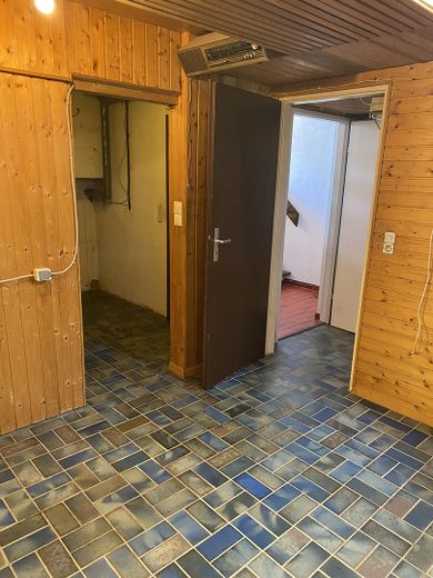 Casa a schiera di testa in posizione residenziale tranquilla a Untereisesheim – Kellerraum