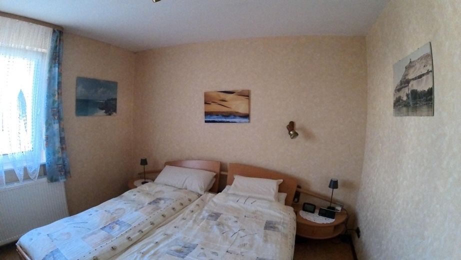 Freistehendes Zweifamilienhaus in Rumpenheim 7,5 Zimmer, 3 Bäder, gr. Garten, Garage, Ausbau möglich – OG Schlafzimmer