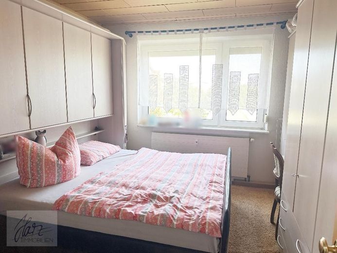 ***AB SOFORT ZU VERKAUFEN --SEHR GEPFLEGTE 3-RAUMWOHNUNG--*** mit Tageslichtbad und Dusche in einer sehr gepflegter Wohneigentumsanlage – Schlafzimmer (Verkauf ohne Inventar)