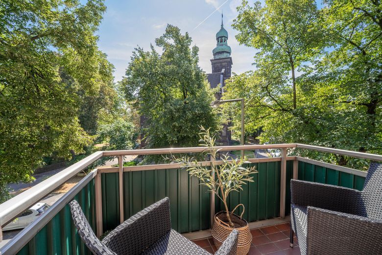 ***ERSTBEZUG NACH MODERNISIERUNG – STILVOLLE 3-ZI.-WOHNUNG MIT TAGESLICHTBAD IN DU-NEUDORF*** – BALKON