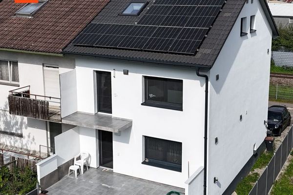 Zertifiziertes Energieeffizienzhaus als Reihenendhaus mit Garten zentral in Schopfheim gelegen