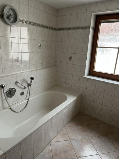 Spazio abitativo per tutti - 5 locali, 170 m², 2 bagni, stufa svedese, balcone, vista – Vollbad