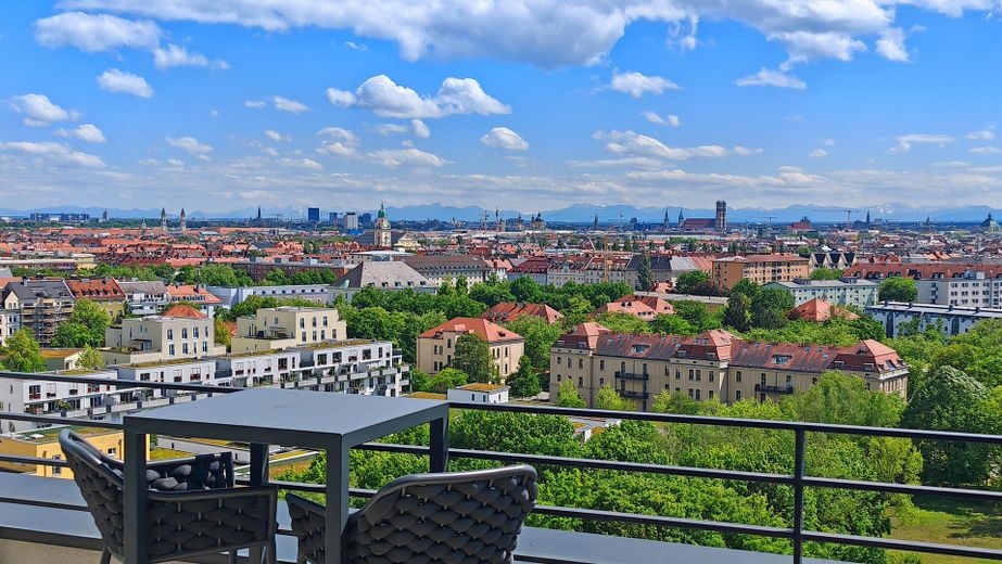 PROVISIONSFREI: Munich's Iconic View – The Ultimate Penthouse – Logenplatz City - Alpenblick