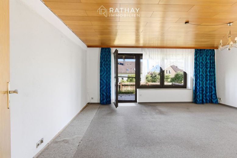 Charmanter Bungalow auf tollem Grundstück in Langquaid - viel Potenzial für Ihre Wohnideen – Wohnzimmer