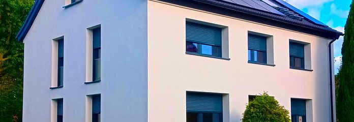 Erstbezug nach Kernsanierung – Straßenansicht