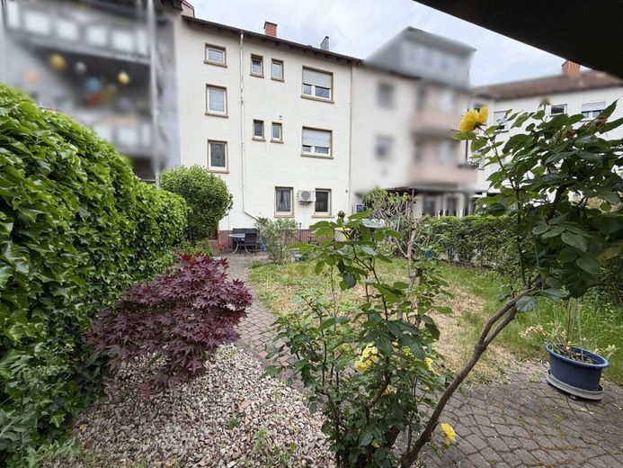 Flexibel nutzbares Dreifamilienhaus mit 3 freien Wohnungen in Mannheim-Sandhofen – Gartenansicht