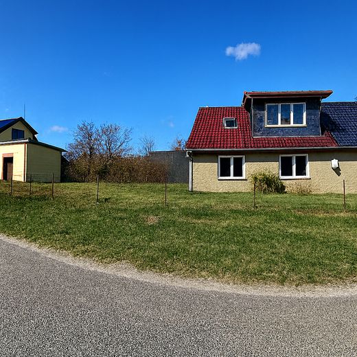 12 Zimmer | 164 m² | Doppelhaushälfte mit Entwicklungspotenzial nahe der Müritz- provisionsfrei – ohne Anbau (Fiktion)