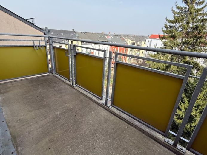 Dachgeschoss + Fußbodenheizung + großer Balkon + Bad mit Fenster – Foto 1