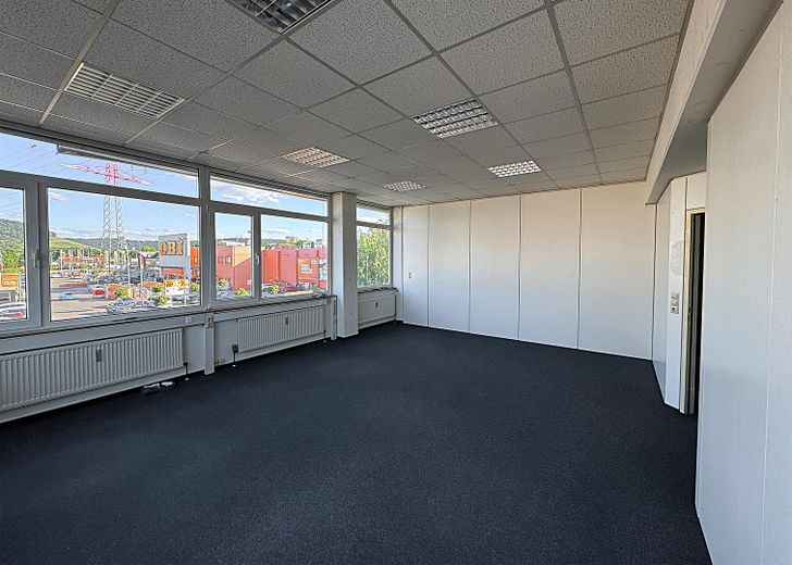 Winnenden: Heller Eck-Büroraum in bester Lage! Ideal für Home-Office! 2.OG – Büroraum mit Aussicht