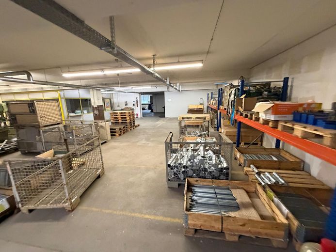 Halle de stockage / production avec porte sectionnelle (accessible en véhicule) 1400qm - Arnsberg – Foto 4