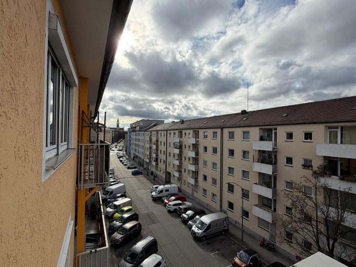 Sanierte 2-Zimmer-Wohnung mit Balkon im Westend, nahe Theresienwiese – Ausblick Balkon