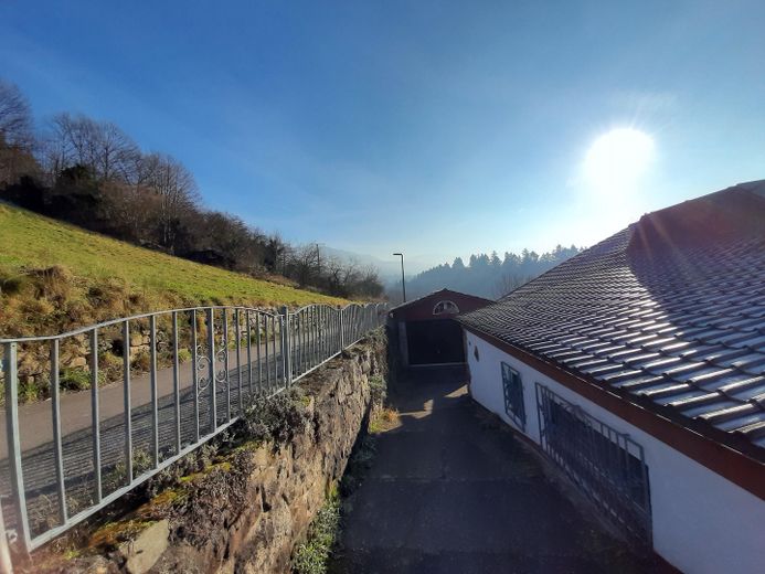 Wegeeinfahrt mit Garage